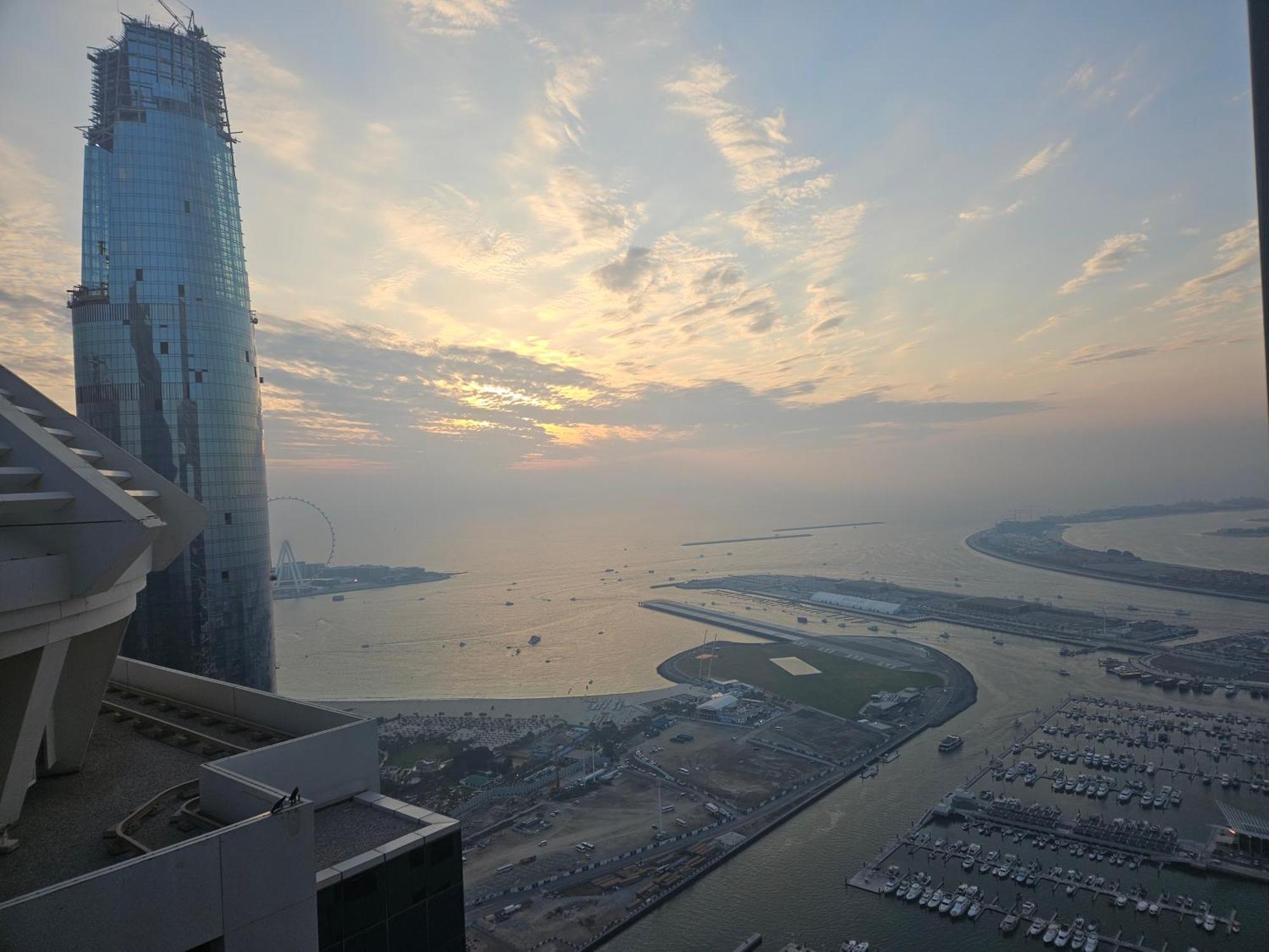 Super Host At Highest Residential Tower In The World, Private Rooms In A Shared Apartment Dubai Exterior photo