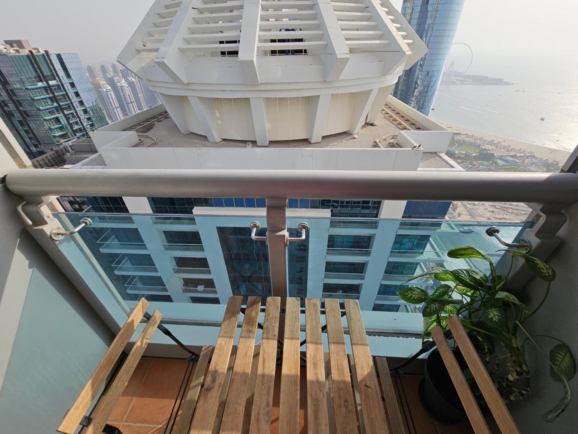 Super Host At Highest Residential Tower In The World, Private Rooms In A Shared Apartment Dubai Room photo