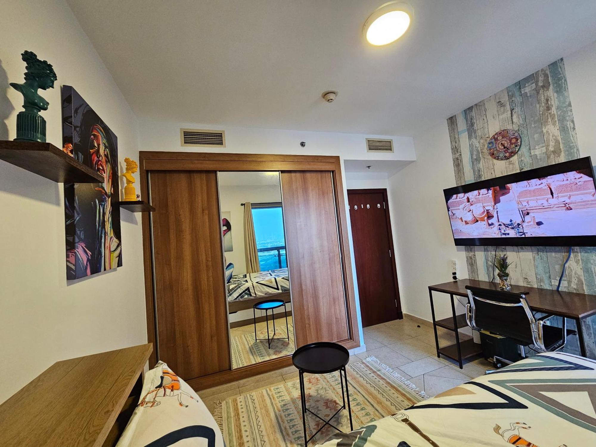 Super Host At Highest Residential Tower In The World, Private Rooms In A Shared Apartment Dubai Room photo